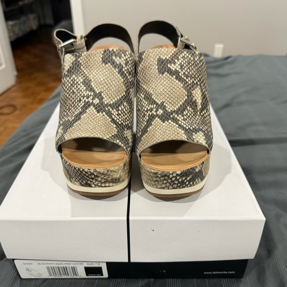 Dolce Vita Black/White Snake print Sandels style: SHAN